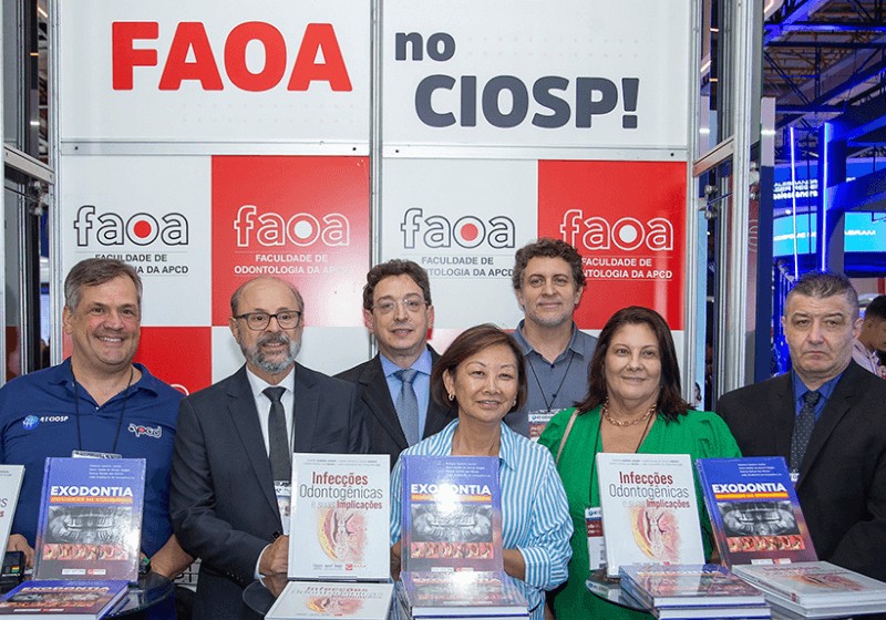 Lançado combo de livros no Congresso Internacional de Odontologia de São Paulo de 2024