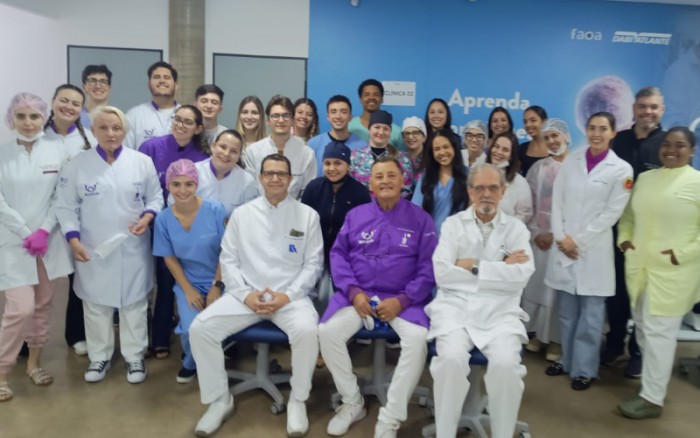 Turma do 2º semestre de 2024 do Curso de Aperfeiçoamento em Endodontia da FAOA-RP.