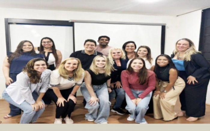 Curso de Reabilitação Oral: equipe reunida recebe os novos alunos