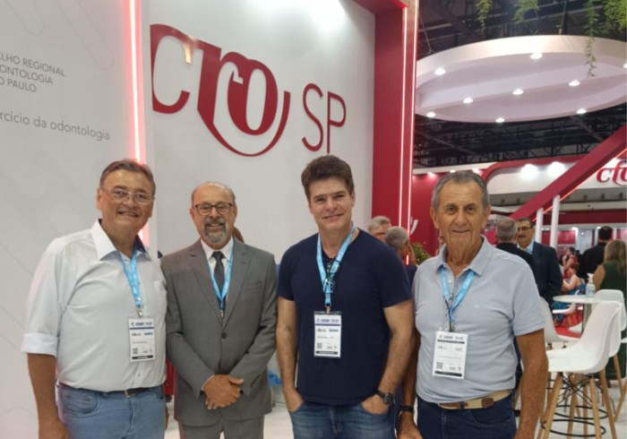 No estande do CROSP: Dr. Artur Martini, Dr. Wilson Chediek, Dr. Regis Peporini e Dr. Itamar